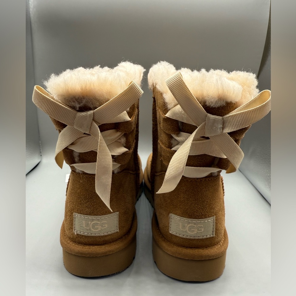 UGG Mini Continuity Bow Boot/Chestnut W/Ivory Ribbon Bow/ NIB - Picture 5 of 10